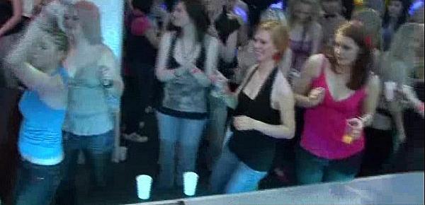  Hot dancing party